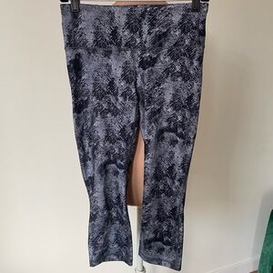 Patagonia Gray Black Purple Printed Centered Crop Tights Athletic Leggings EUC S